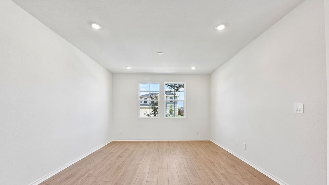 Spacious, unfurnished interior of a new home in Valverde, Bastrop (Image 17).