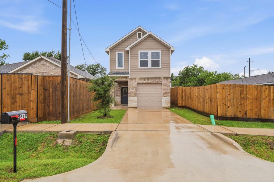Easy commute to Texas Medical Center and major employment centers.