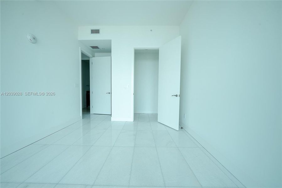 Spacious, unfurnished interior of a new home in , Miami (Image 10).