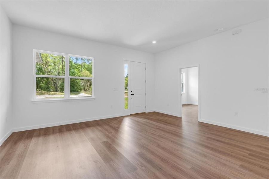 Spacious, unfurnished interior of a new home in , Dunnellon (Image 35).