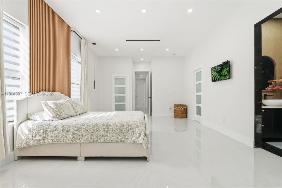 Furnished interior view inside a new home in , Clewiston (Image 6).