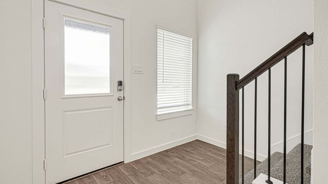 Spacious, unfurnished interior of a new home in Holly Ridge, Rosenberg (Image 31).