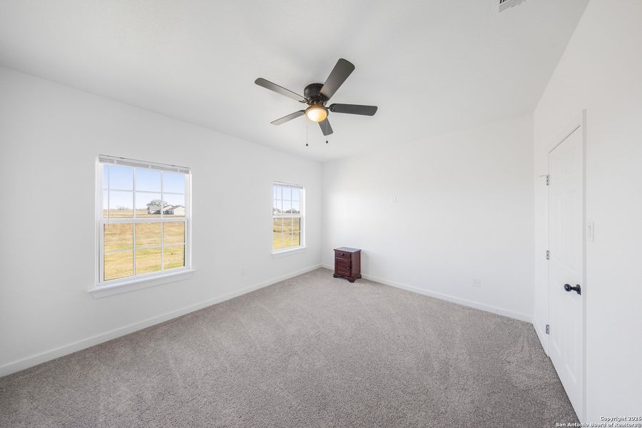 Spacious, unfurnished interior of a new home in , Floresville (Image 18).