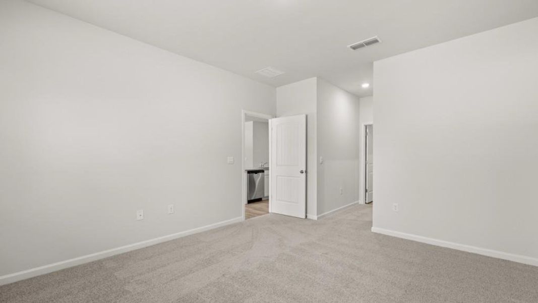 Spacious, unfurnished interior of a new home in Oaks at Cedar Grove, Fairburn (Image 19).