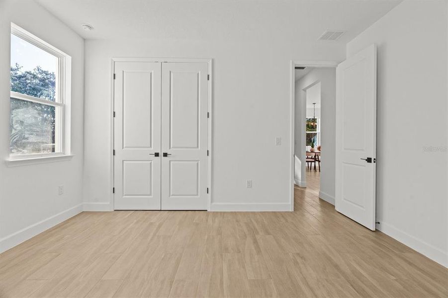 Spacious, unfurnished interior of a new home in , Orlando (Image 20).
