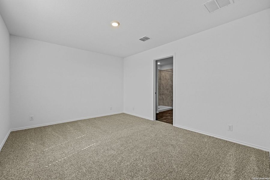 Spacious, unfurnished interior of a new home in Avenida, Converse (Image 16).