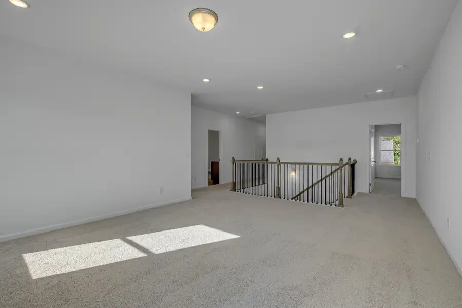 Spacious, unfurnished interior of a new home in Stratford Station, Lebanon (Image 16).