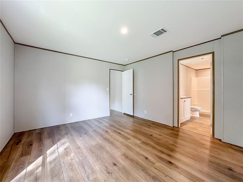 Spacious, unfurnished interior of a new home in , Satsuma (Image 29).