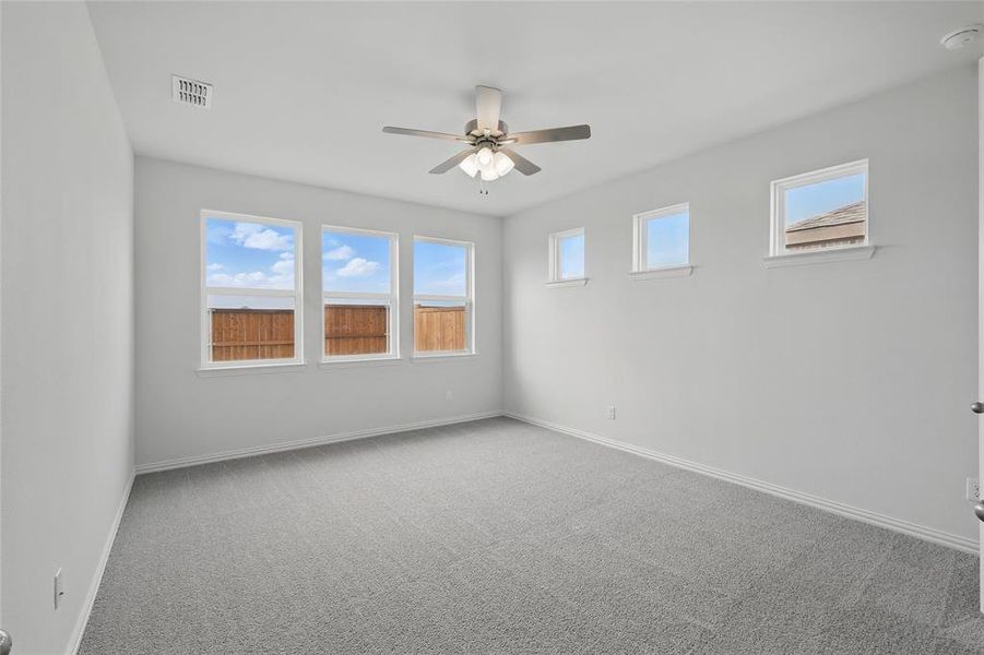 Spacious, unfurnished interior of a new home in Bel Air Village, Sherman (Image 21).