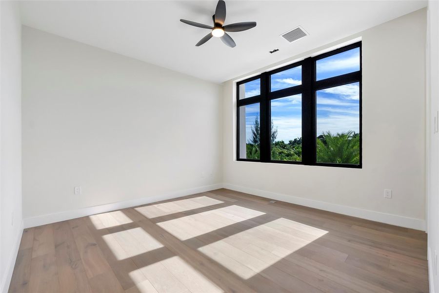 Spacious, unfurnished interior of a new home in , Plantation (Image 55).