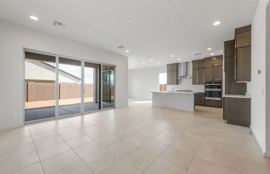 Spacious, unfurnished interior of a new home in Artisan at Asante, Surprise (Image 24).