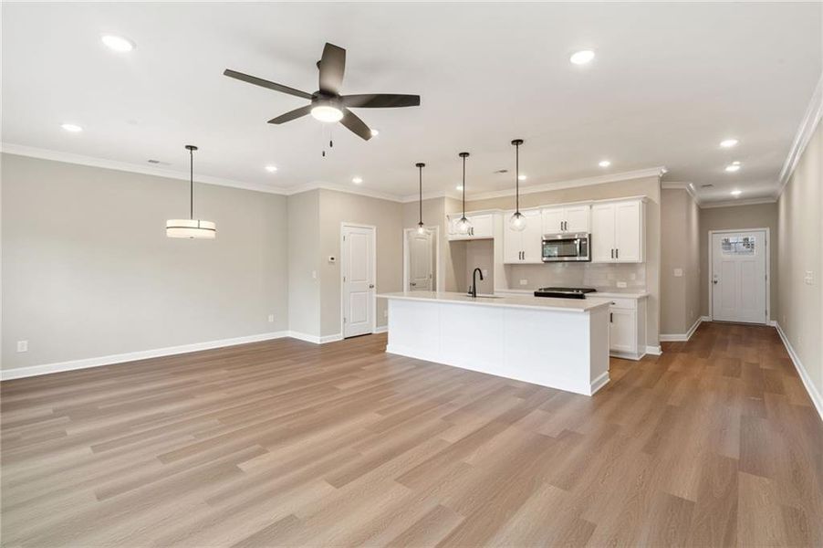Spacious, unfurnished interior of a new home in Cherokee Township, Acworth (Image 13).