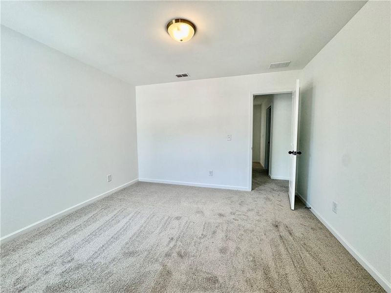 Spacious, unfurnished interior of a new home in Eastlyn Crossing, Flowery Branch (Image 26).