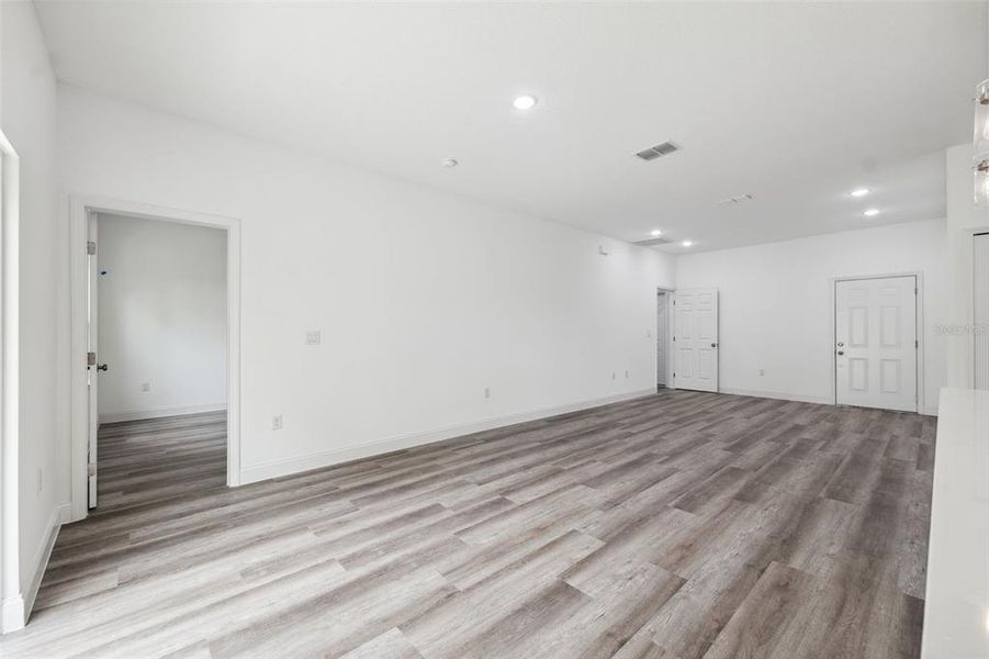 Spacious, unfurnished interior of a new home in , Ocala (Image 22).