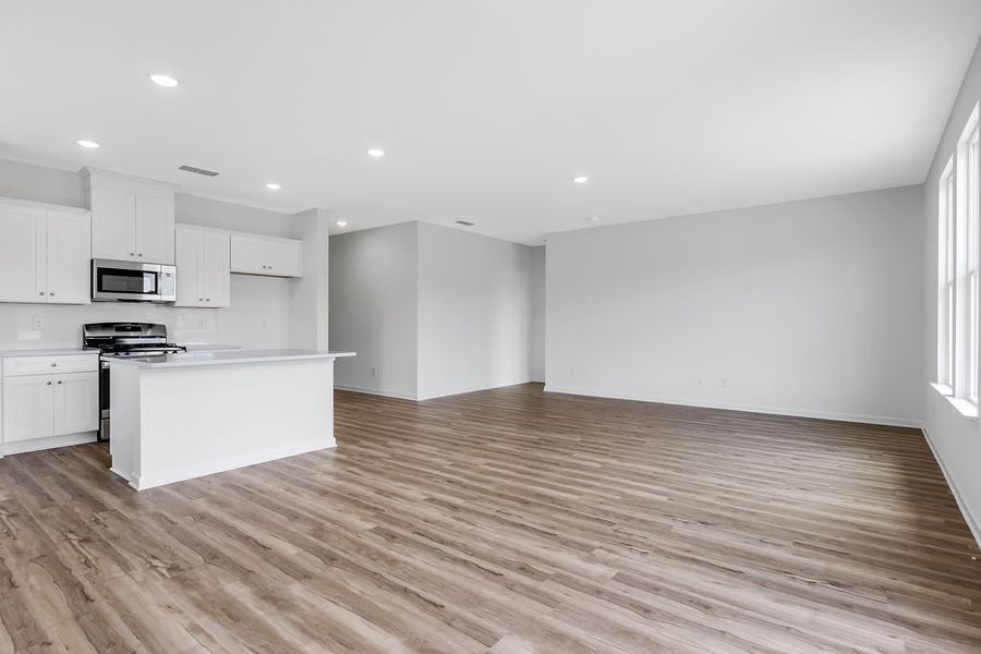 Spacious, unfurnished interior of a new home in Three Rivers, Rome (Image 23).