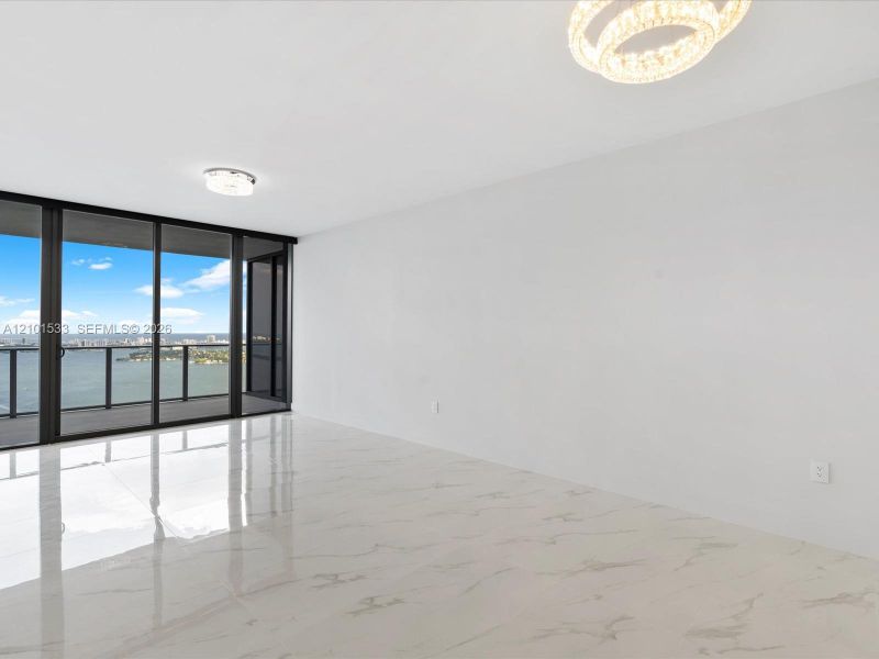 Spacious, unfurnished interior of a new home in Aria Reserve, Miami (Image 45).