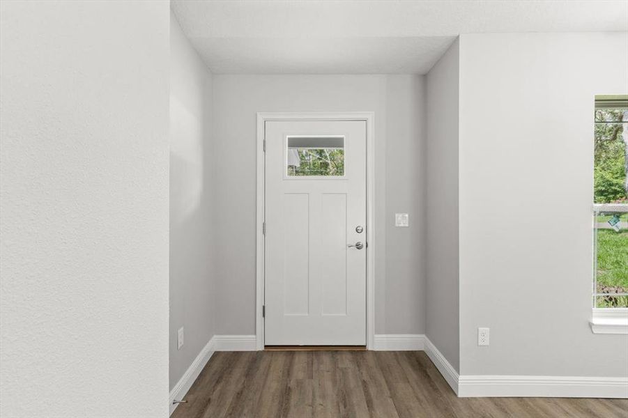 Spacious, unfurnished interior of a new home in , Citrus Springs (Image 27).
