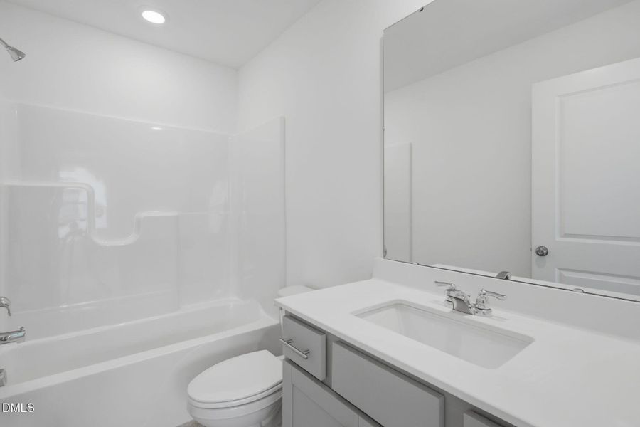 SUN_ElmGrove_Pic_Jackson_QMI_23_Bath3_1o SUN_ElmGrove_Pic_Jackson_QMI_23_Bath3_1o