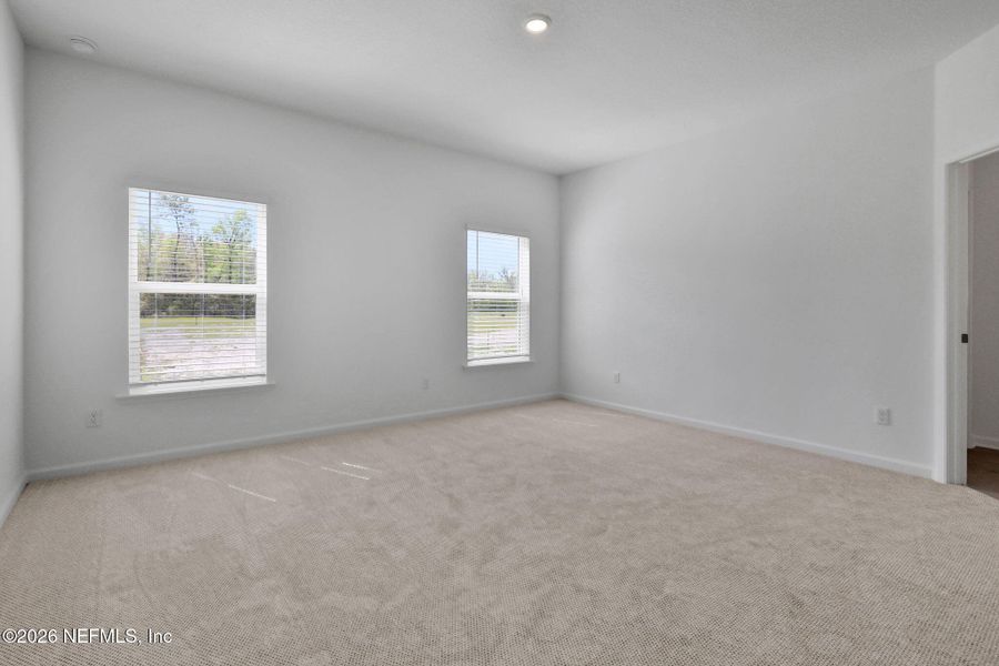 Spacious, unfurnished interior of a new home in Jennings Farm, Middleburg (Image 30).