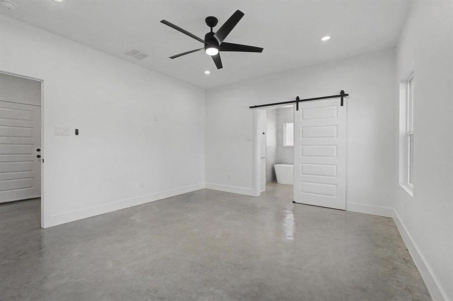 Spacious, unfurnished interior of a new home in , Pottsboro (Image 17).