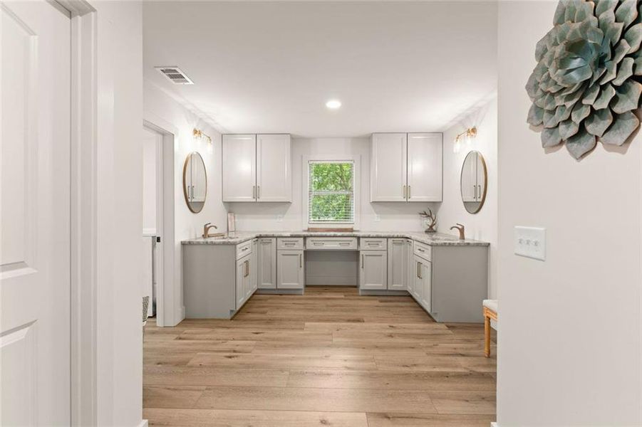 Furnished interior view inside a new home in , Jefferson (Image 30).