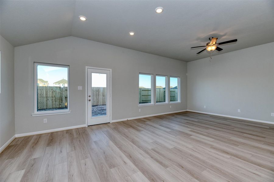 Spacious, unfurnished interior of a new home in Aldeana - Paintbrush Collection, Bonney (Image 19).
