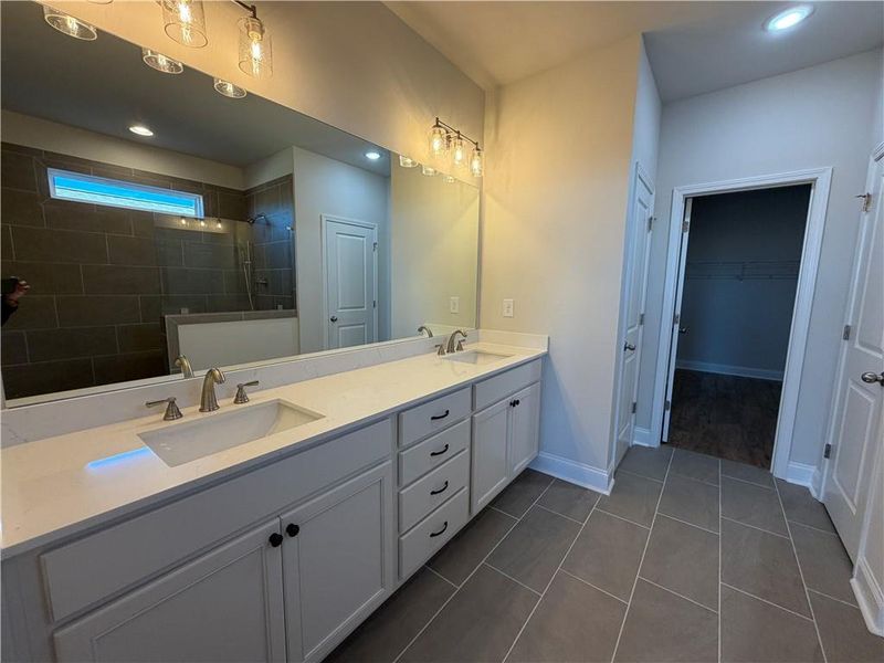 Furnished interior view inside a new home in , Jefferson (Image 10).