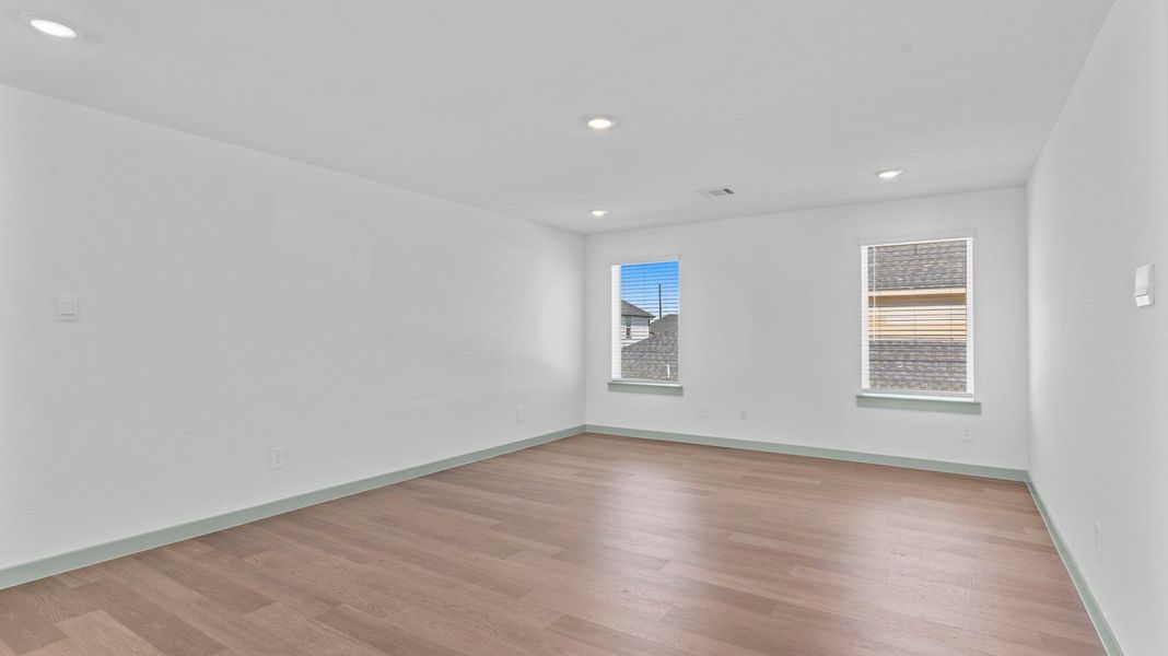 Spacious, unfurnished interior of a new home in Alexander, Pearland (Image 18).
