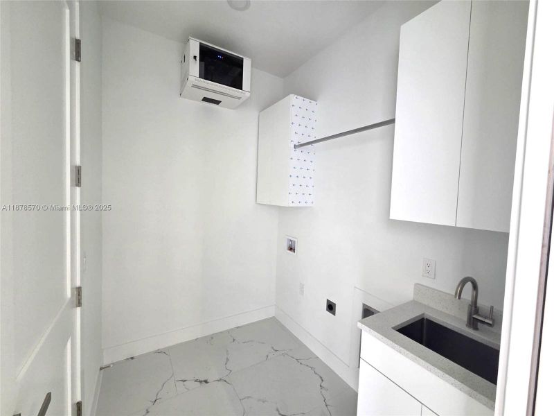 Image 20 of a home in .