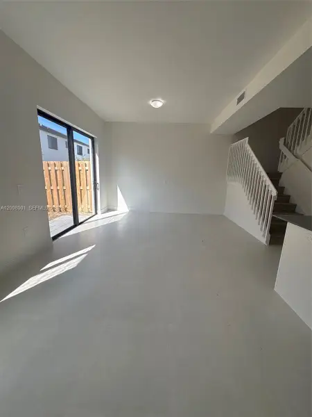 Spacious, unfurnished interior of a new home in , Homestead (Image 4).