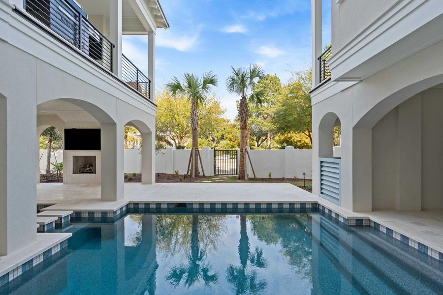 Exterior details and patio area of a home in , Charleston (Image 3).