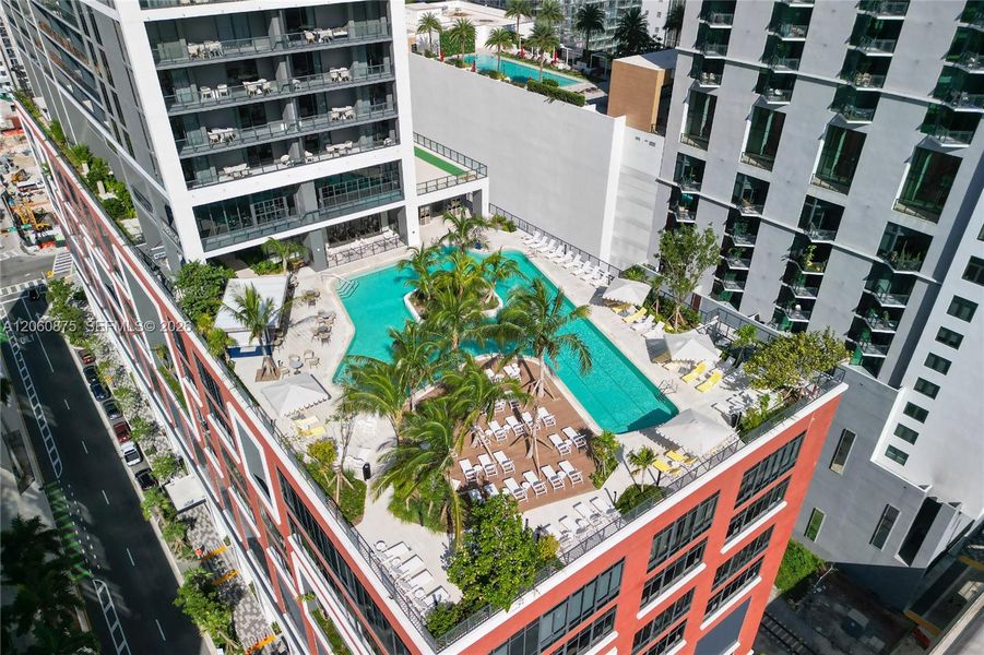 Condo located in Miami, FL showcasing its design and architecture (Image 5).