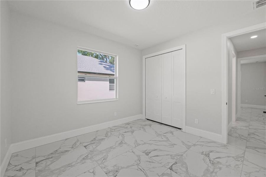 Spacious, unfurnished interior of a new home in , Tampa (Image 37).