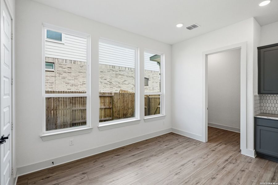 Spacious, unfurnished interior of a new home in Buffalo Crossing, Cibolo (Image 32).
