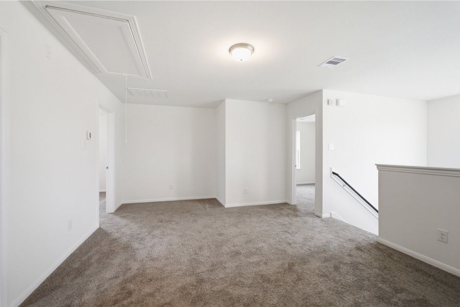 Spacious, unfurnished interior of a new home in Lago Mar, Texas City (Image 31).