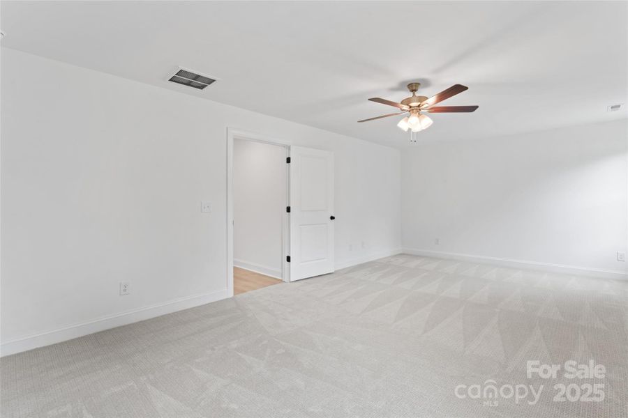 Spacious, unfurnished interior of a new home in , Harrisburg (Image 21).