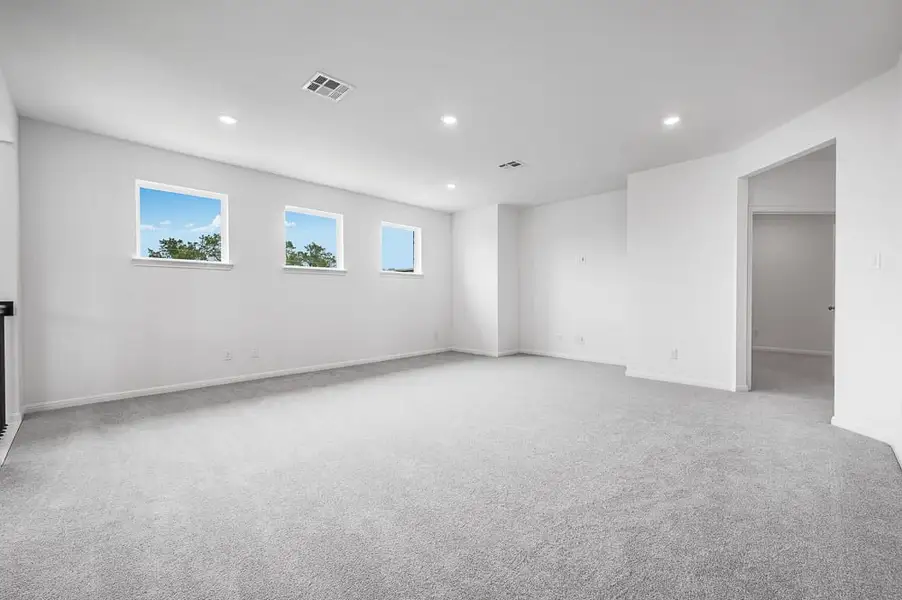 Spacious, unfurnished interior of a new home in Santa Rita Ranch, Liberty Hill (Image 9).