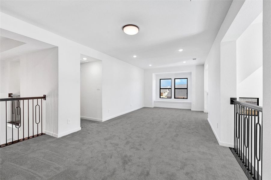 Spacious, unfurnished interior of a new home in Cross Creek West, Fulshear (Image 33).