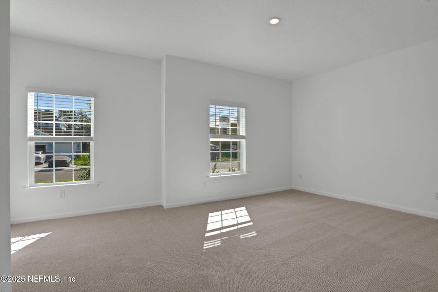 Spacious, unfurnished interior of a new home in Jennings Farm, Middleburg (Image 14).