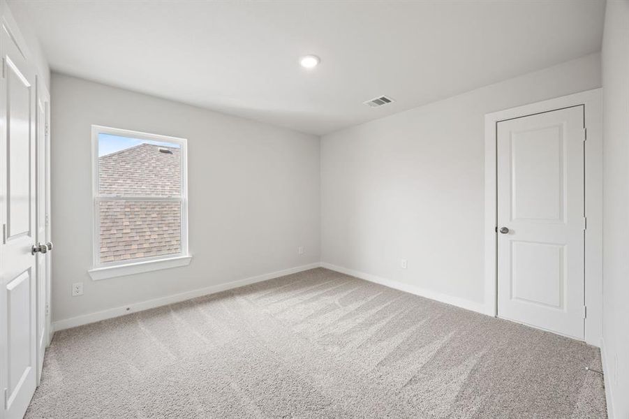 Spacious, unfurnished interior of a new home in Summerwood Estates, Red Oak (Image 13).