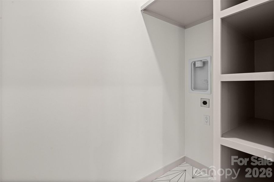 Spacious, unfurnished interior of a new home in , Asheville (Image 36).