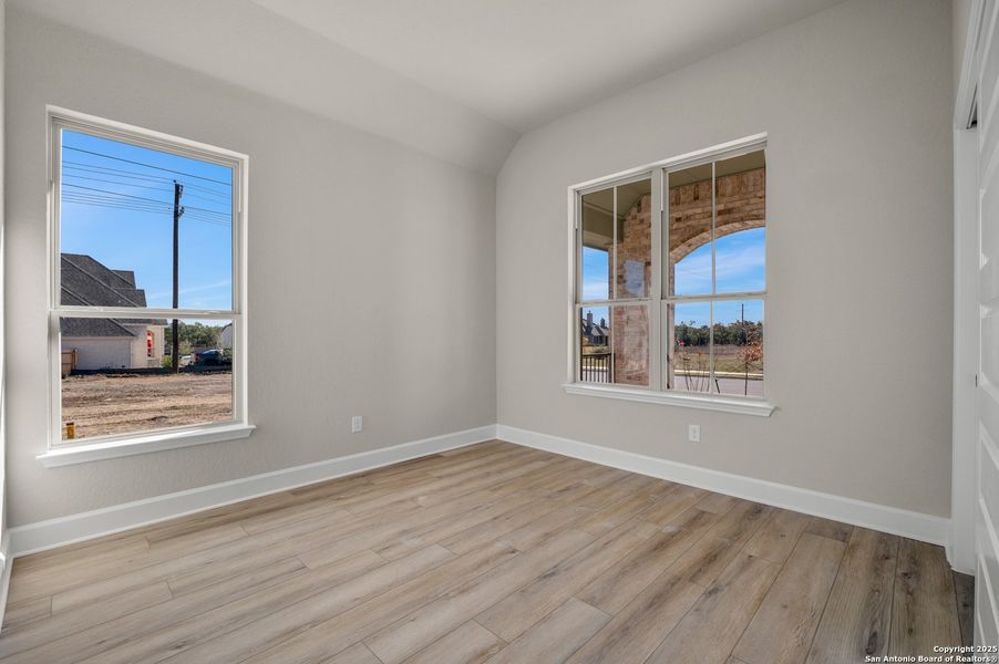 Spacious, unfurnished interior of a new home in Ventana, Bulverde (Image 16).