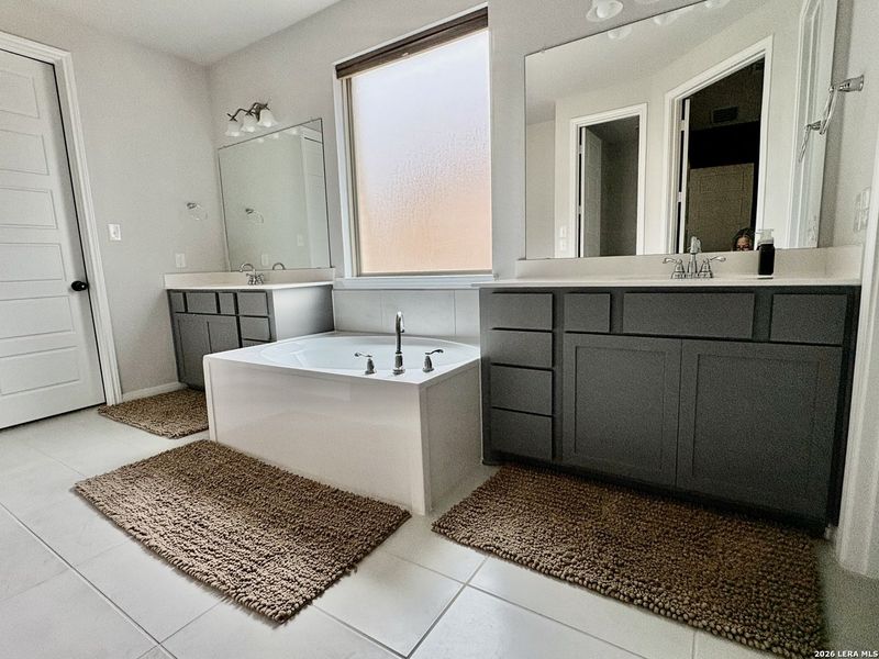 Furnished interior view inside a new home in Veramendi, New Braunfels (Image 32). Furnished interior view inside a new home in Veramendi, New Braunfels (Image 32).