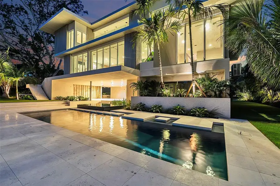 Exterior details and patio area of a home in , Longboat Key (Image 3).