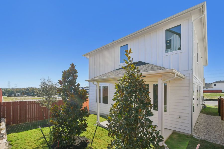 Exterior details and patio area of a home in Foxfield, Austin (Image 4).