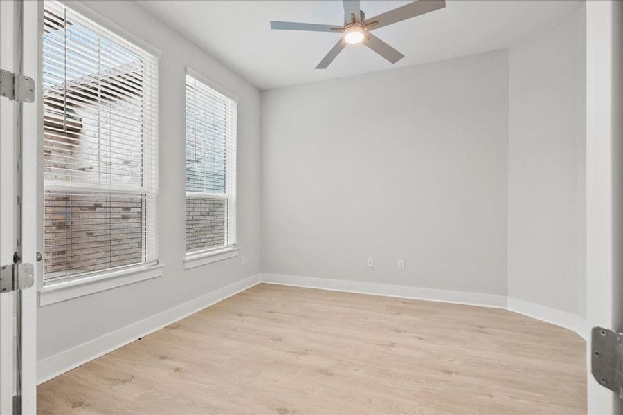 Spacious, unfurnished interior of a new home in Meyer Ranch, New Braunfels (Image 22).