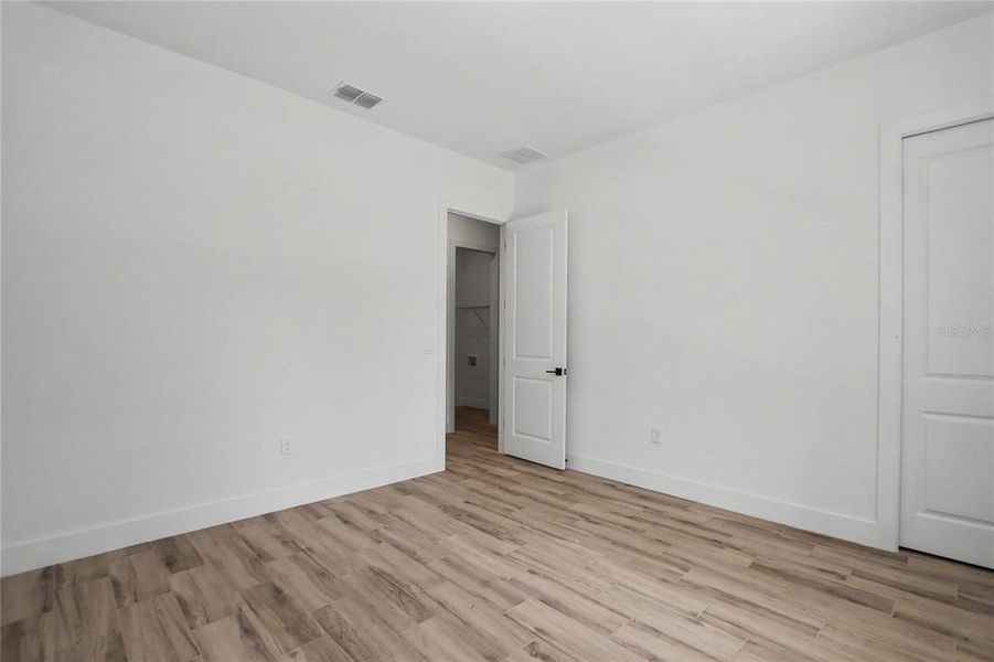 Spacious, unfurnished interior of a new home in , Ocala (Image 29).