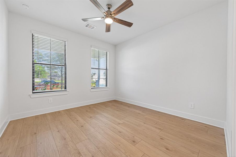 Spacious, unfurnished interior of a new home in Sorella, Tomball (Image 37).