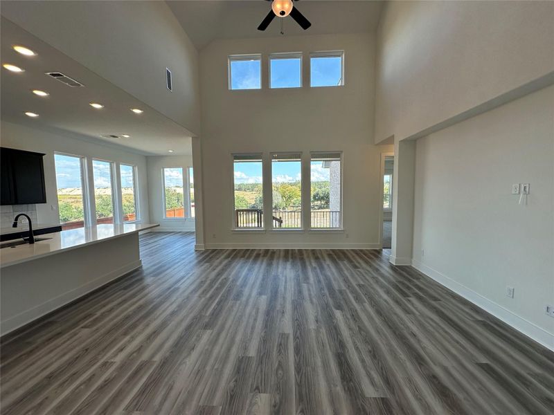 Open Concept Floorplan - Family Room, Kitchen & Casual Dining