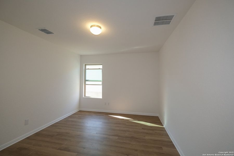 Spacious, unfurnished interior of a new home in Cinco Lakes, San Antonio (Image 28). Spacious, unfurnished interior of a new home in Cinco Lakes, San Antonio (Image 28).